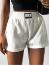 Short con diseño de parche