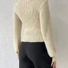 Jersey cuello alto con abertura