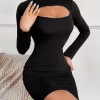 Vestido ajustado de cuello alto